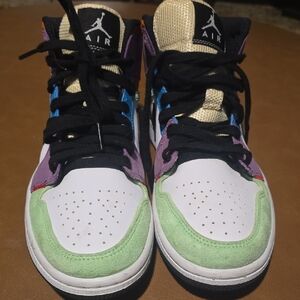 Jordan White and Green Sneakers High-Top 7.5 Woman